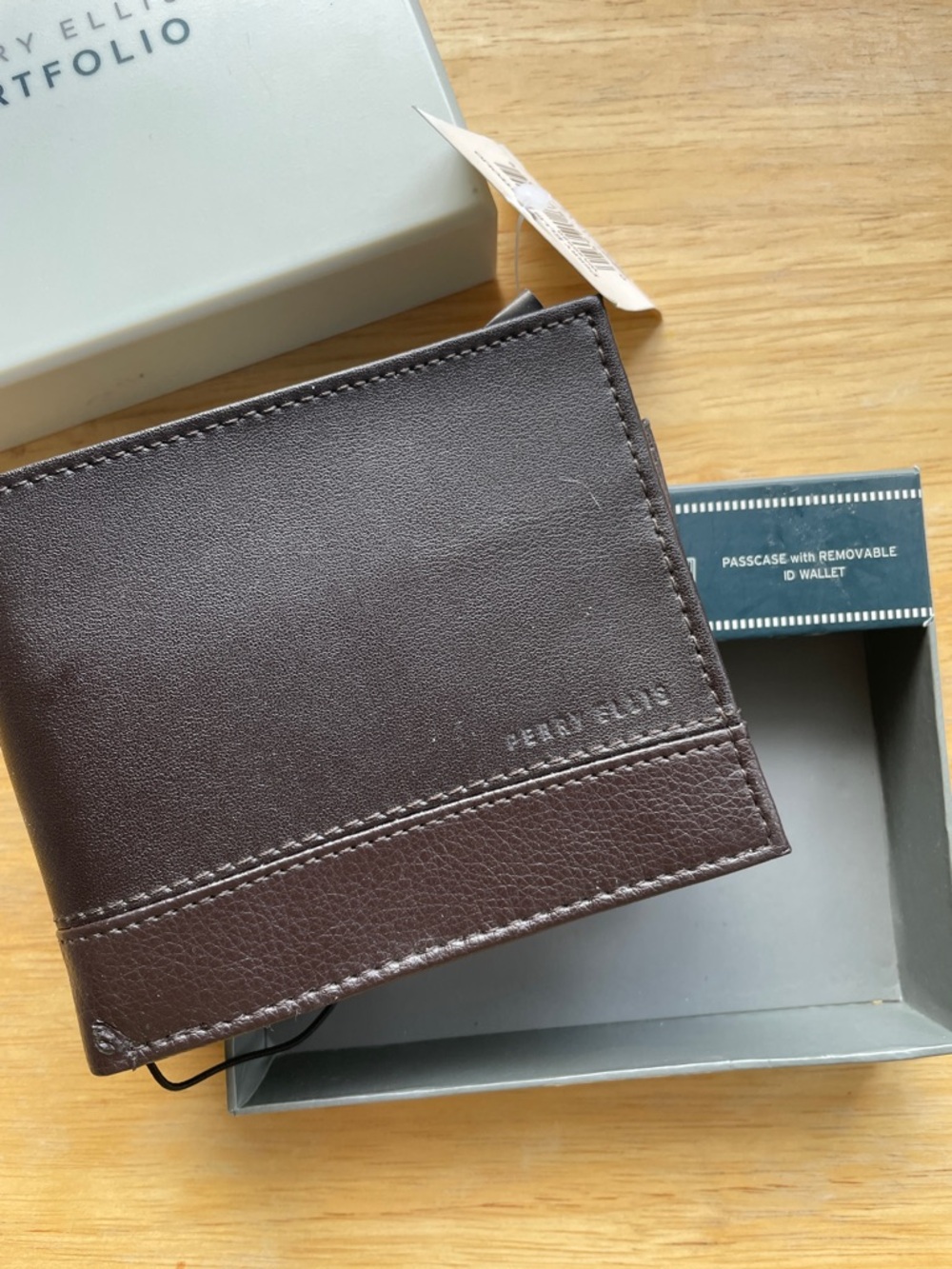 Perry Ellis Portfolio NWT Brown Leather Passcase Wallet